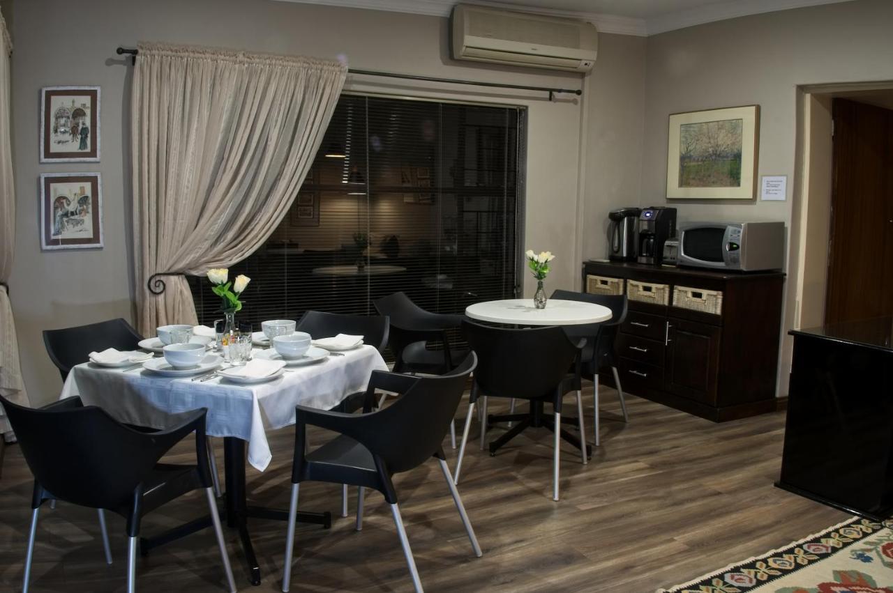 Rest-A-While Guest House - Претория Экстерьер фото